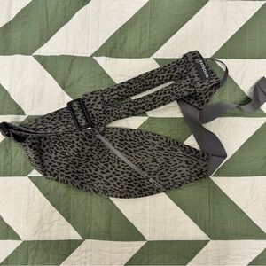 GOOSEKET Toddler Sling - Gray Leopard